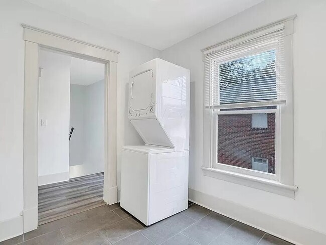 Foto del edificio - 1008 E 34th St
