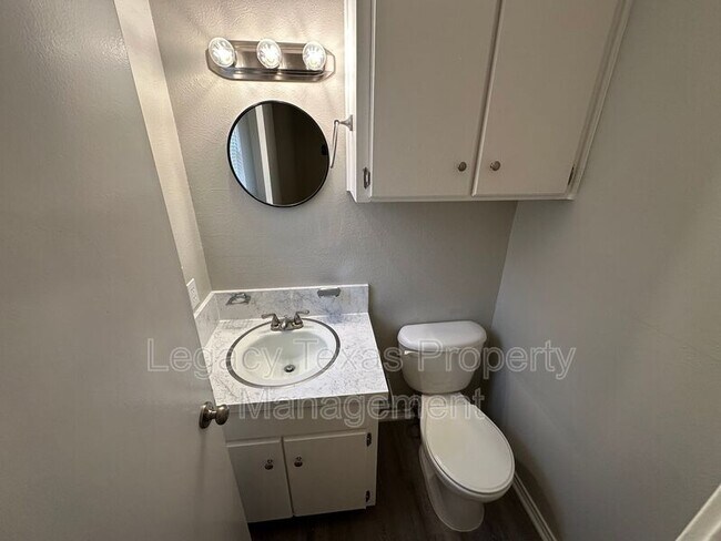 Foto del edificio - 1116 N Nolan River Rd