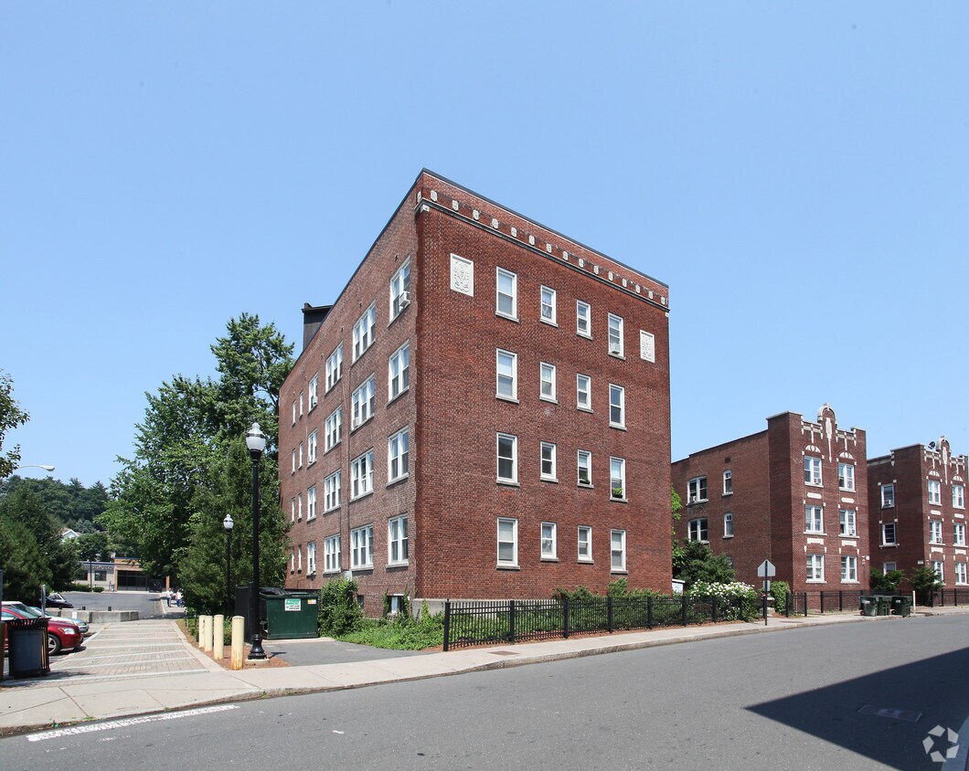 Building Photo - 35 Glen St