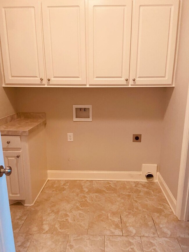 Foto del edificio - MOVE IN SPECIAL!**** 1/2 OF 1ST MONTH RENT...