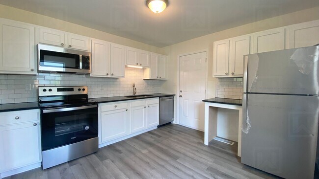 Foto del edificio - 2-Bed Home in Oakridge Community - Renovated