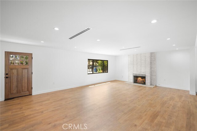 Foto del edificio - 7505 Hesperia Ave