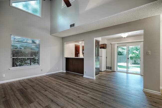 Foto del edificio - 2711 St Edwards Cir