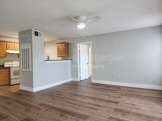 Foto del edificio - 4720 Walden Cir