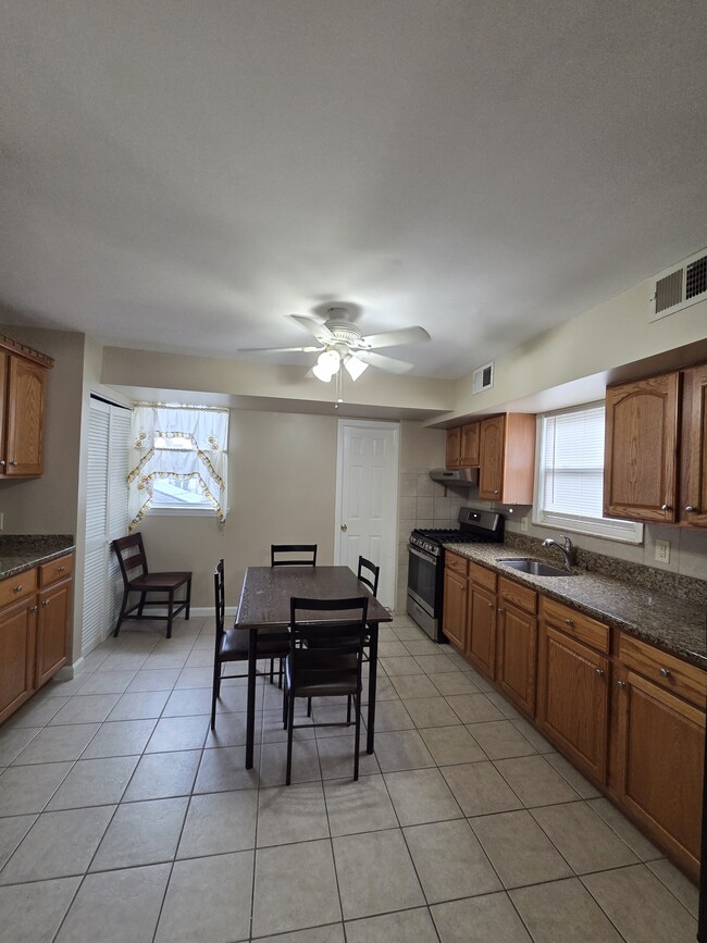 Kitchen - 362 Forest St