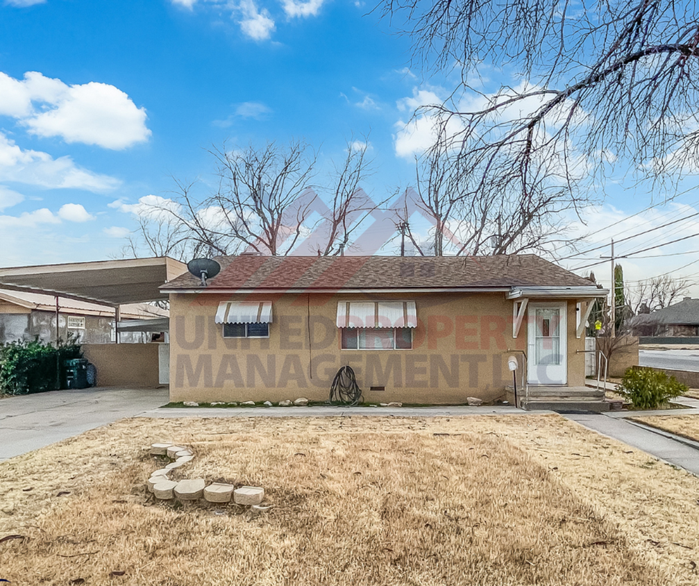 Primary Photo - 3 bedroom 2 bathroom for rent in Carlsbad NM