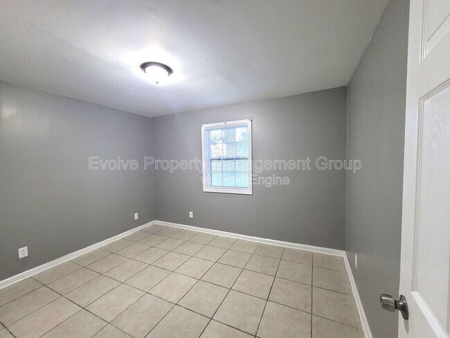 Foto del edificio - 4649 Royal Ridge Dr