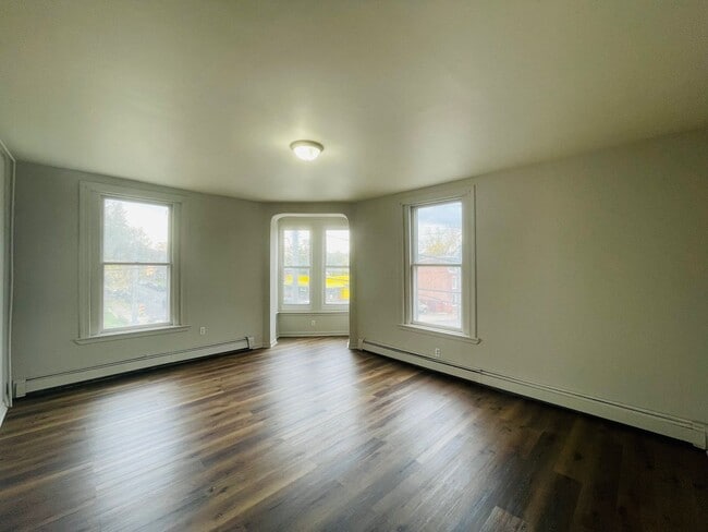 Building Photo - 201 E Cottage Pl