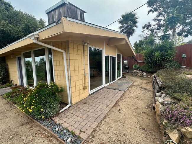 Building Photo - Stunning Encinitas Apartment with Panoramic Views