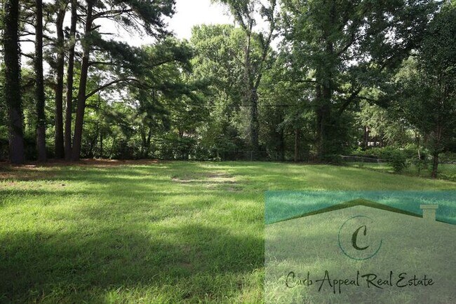 Building Photo - Recently renovated 3 bed 1 bath home with fenced yard!!