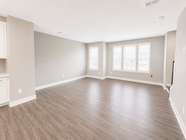 Building Photo - Modern Luxury Townhome Near Downtown Greenville