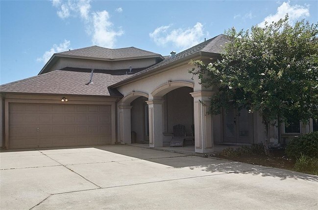 Building Photo - 539 Pinehurst