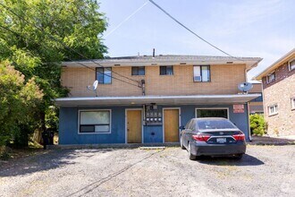 Building Photo - 611 3rd St