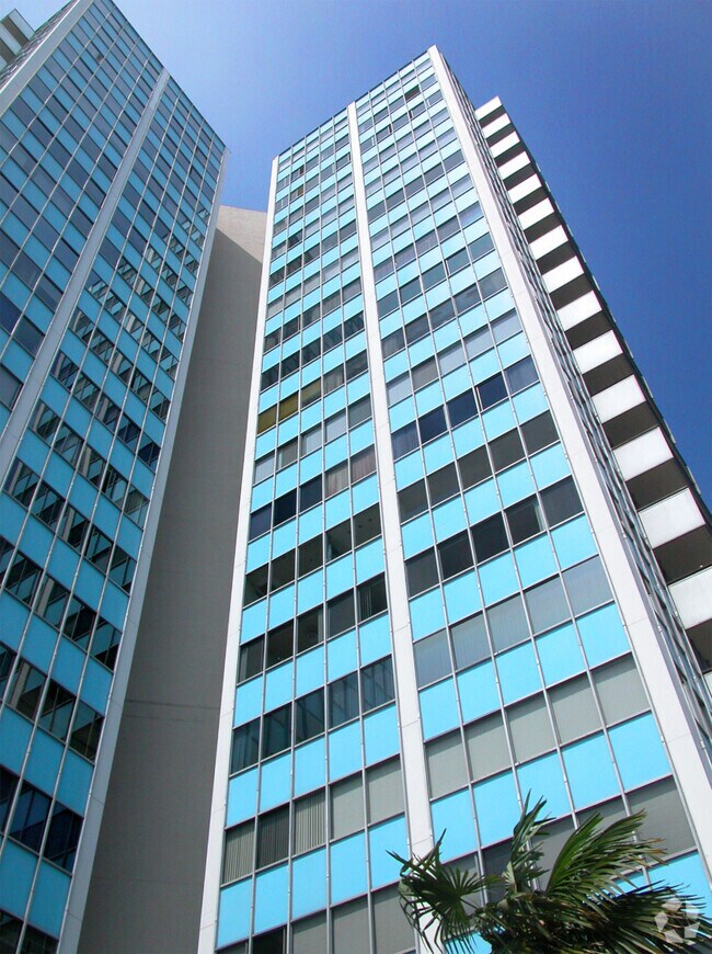 Galaxy Towers Apartments in Long Beach, CA