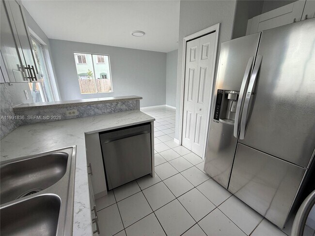 Foto del edificio - 1586 SE 27th Ct