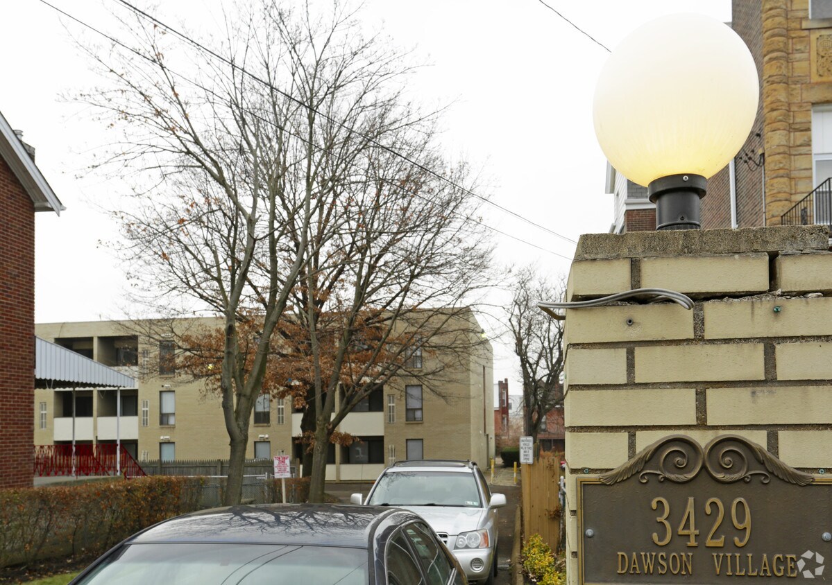 Foto del edificio - Dawson Village Apartments