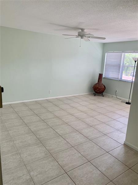 Foto del edificio - 1554 N 12th Ct