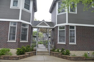 Building Photo - 3335 N Racine Ave