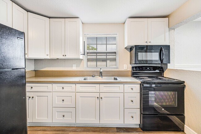 Photo - Charming 3-Bedroom Home with Renovated Int...