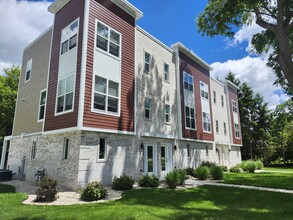 Building Photo - 513 N Tratt St