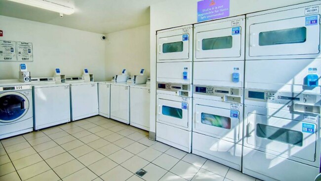 Foto del edificio - 4909 S Wendler Dr