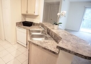 Building Photo - 802 Crest Pines Dr