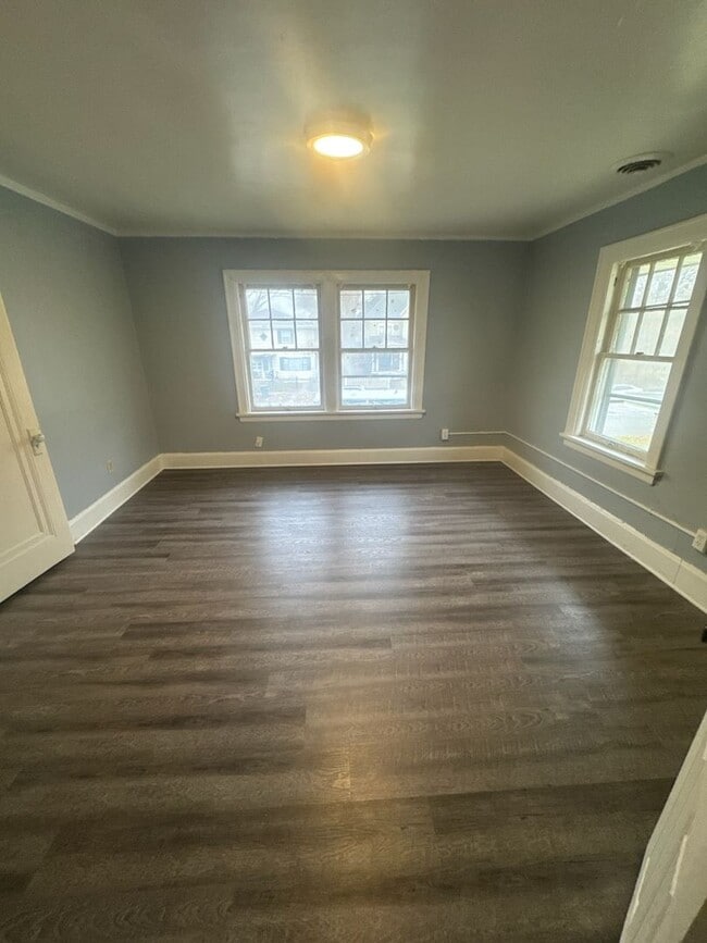 Building Photo - 624 W Lasalle Ave