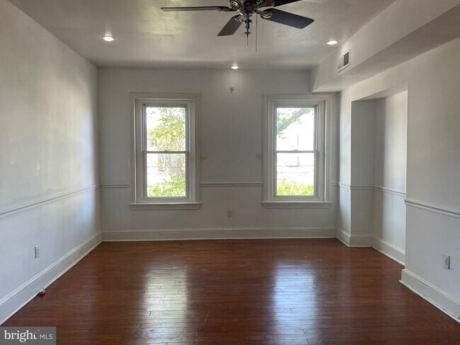 Foto del edificio - 729 N Holly St
