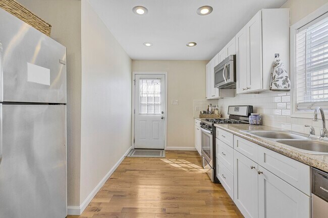Building Photo - 622 E 27th St