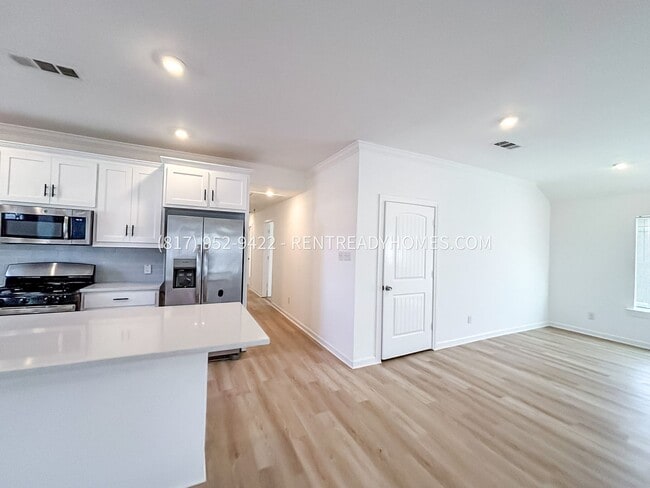 Building Photo - 2117 Christine Ave