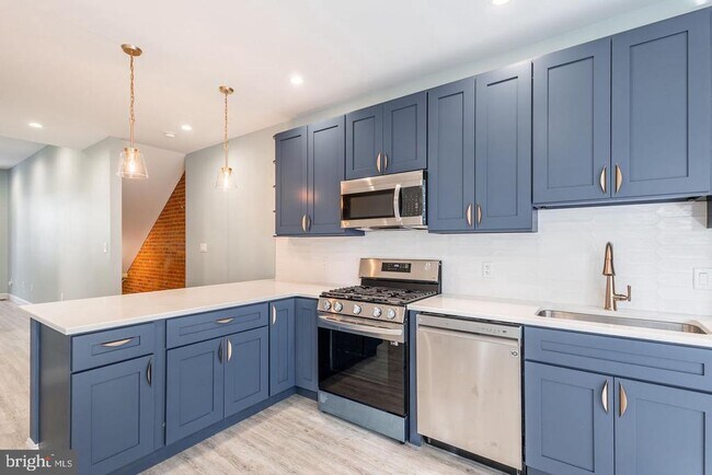 Building Photo - 3030 W Girard Ave