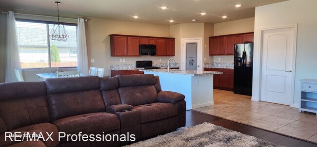 Building Photo - 4 br, 2.5 bath House - 18187 Kodiak Bear Ct