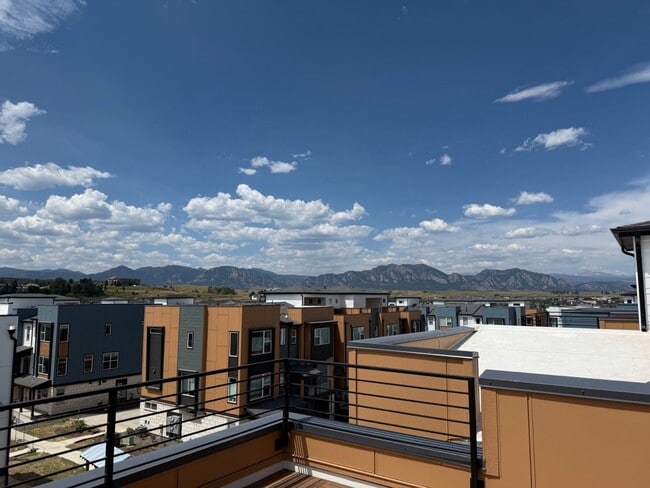 Building Photo - 825 Josephine Wy