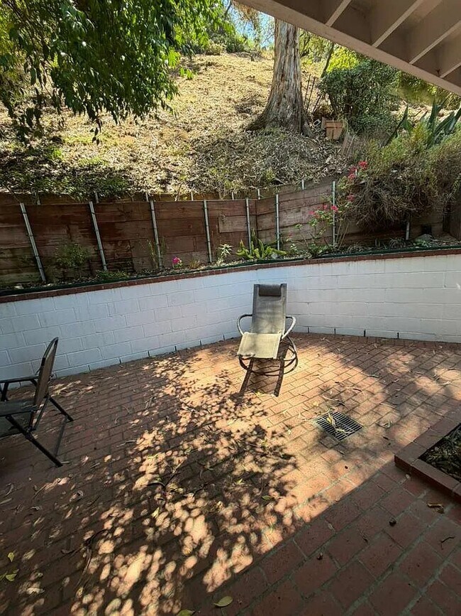 Building Photo - 8572 Wonderland Ave