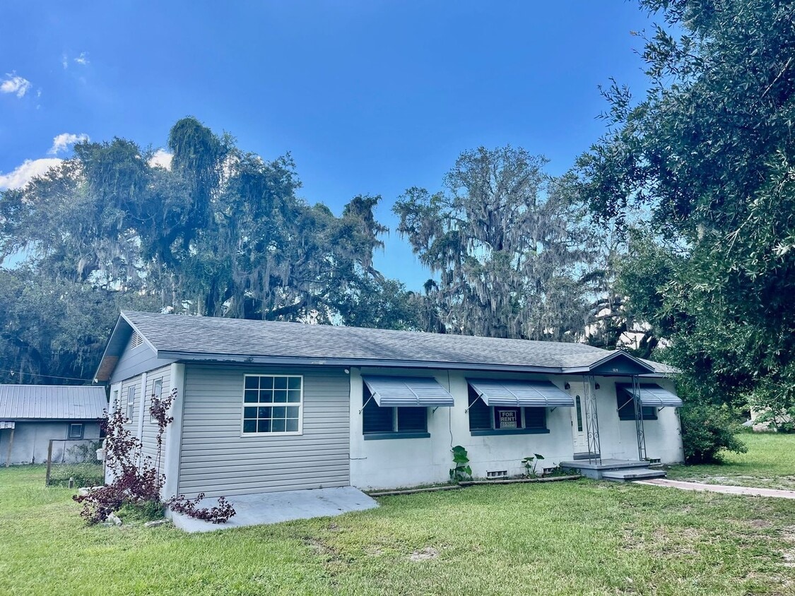 Beautiful 5BR/1BA Zephyrhills Home w/Brand... - Beautiful 5BR/1BA Zephyrhills Home w/Brand...