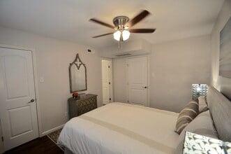 Building Photo - 4903-4911 Junius St