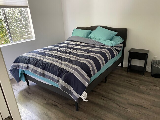 bedroom - 2325 Walgrove Ave