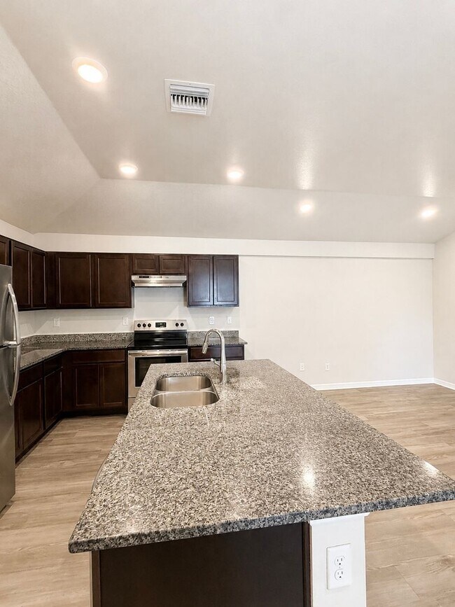 Foto del edificio - Move in Special + Pets Allowed