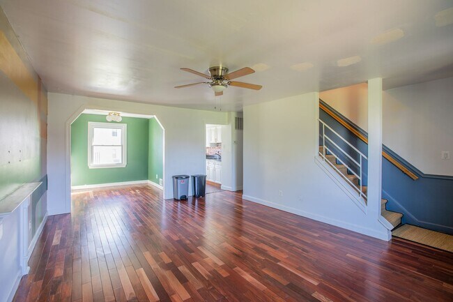 Building Photo - Charming 2 BR/3 BA Townhome in Kettering!