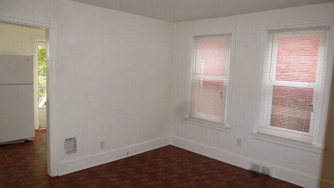 Building Photo - 147 Sheldon Ln