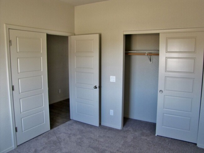 Foto del edificio - 3BR/2BA/2CG, 1423 sq.ft. rental in the Holiday subdivision, Sierra Vista, AZ