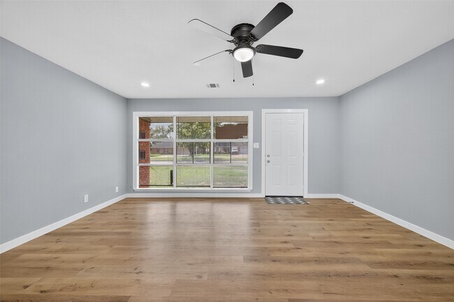 Foto del edificio - 627 Edgebrook Dr