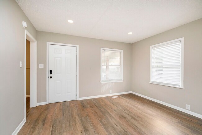 Building Photo - 4414 Kingsley Dr