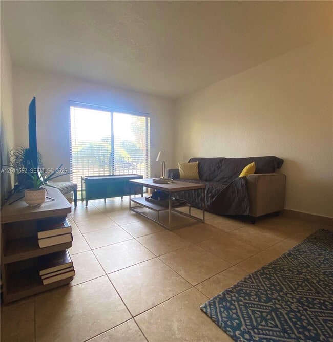 Foto del edificio - 445 SW 11th St