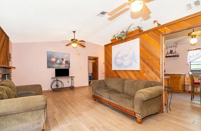 Foto del edificio - 721 Highland Ave NW