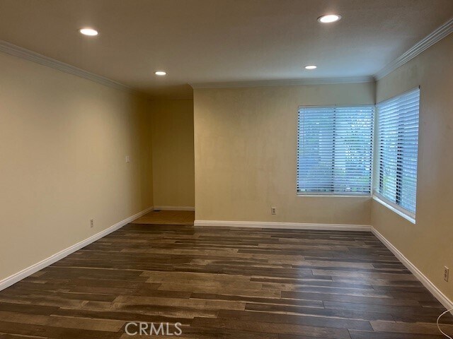 Foto del edificio - 704 E Fairway Dr