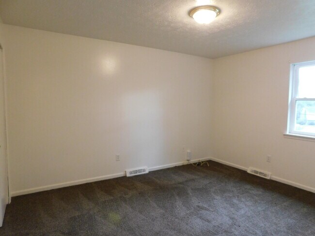Building Photo - 406 Backhand Ct
