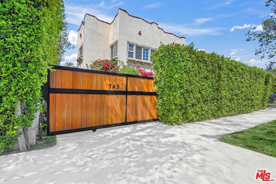 Photo - 743 N Las Palmas Avenue Unit