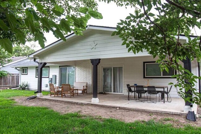 Foto del edificio - 9802 Kendal Dr