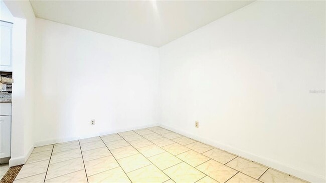 Building Photo - 2915 Winkler Ave